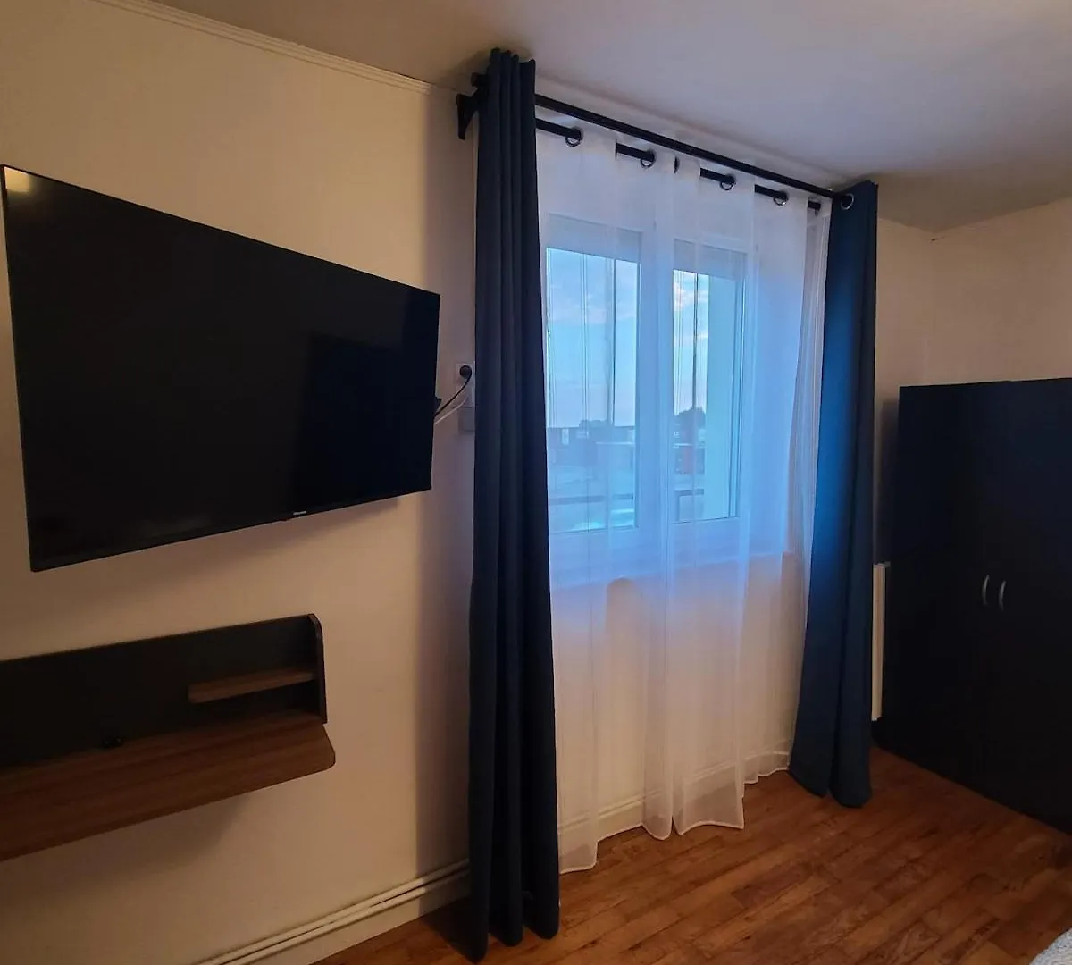 Holiday home Maison Pour 11 Personnes Max Brest France